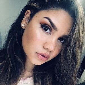 Meet your Posher, Yenny